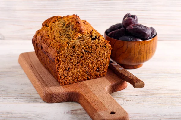 Date Loaf Cake Board — Stock Photo, Image
