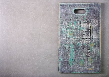 Eski çizilmiş boyalı doğrama tahtası