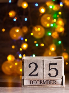 Bokeh arkaplanı üzerinden 25 Aralık tarihli takvim