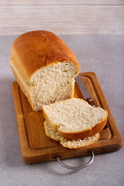 Домашний Белый Хлеб Нарезанный Борту — стоковое фото