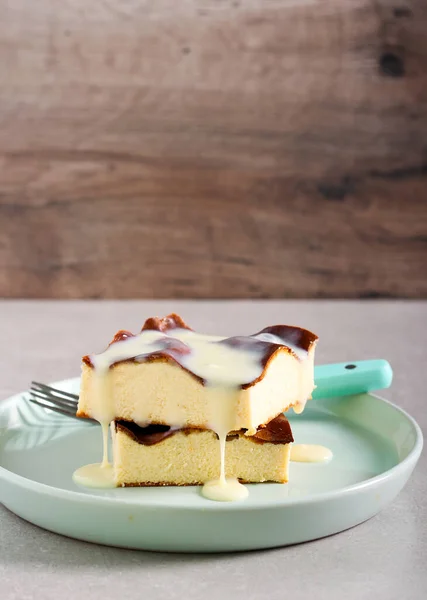 Cheesecake Bar Dengan Icing Piring — Stok Foto