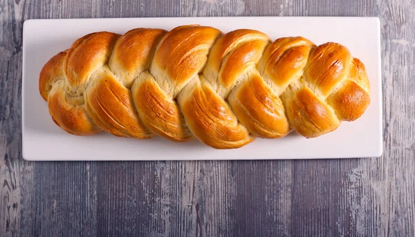 Vitt Bröd Fläta Tallriken — Stockfoto