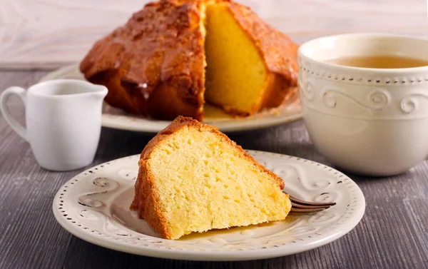 Orangen Pfund Kuchen Geschnitten Und Serviert — Stockfoto