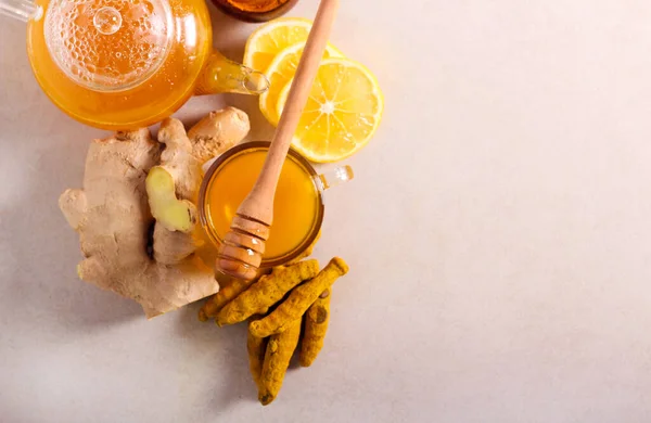 Здоровые Куркума Имбирь Мед Лимонный Чай — стоковое фото