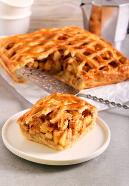 Tarçın ve elmalı örgü puf böreği