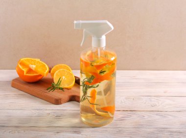 Ev yapımı doğal temizlik spreyi konsepti