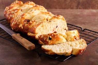 Meyve ekmeği, makarna ekmeği.