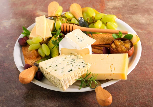 Cheese Plate Assortment Cheese Fig Jam Grapes Honey Olives — Stock Photo, Image