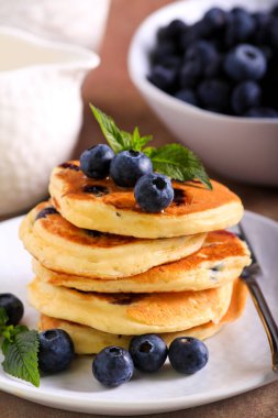 Tabakta yaban mersinli krep yığını