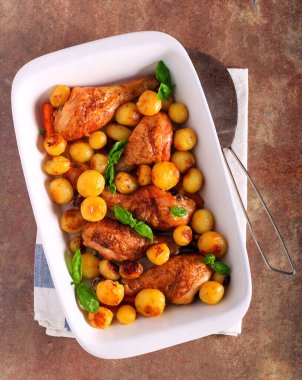 Konserve patatesli tavuk budu.