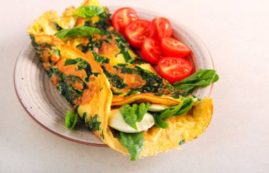 Ispanak ve mozzarella omleti.