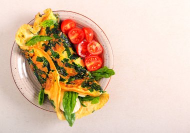 Ispanak ve mozzarella omleti.