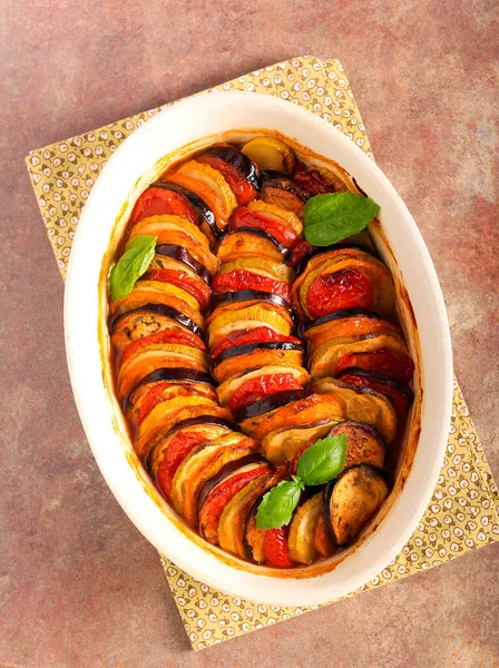 Zucchini Aubergine Und Tomatengratin Einer Dose — Stockfoto