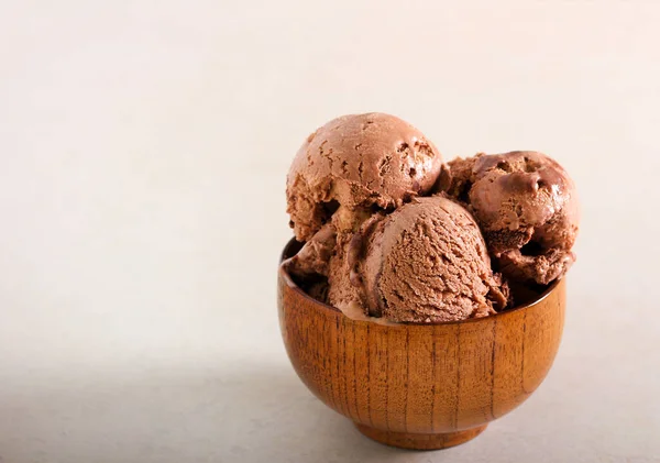 Chocolat Crème Glacée Aux Noix Dans Bol — Photo