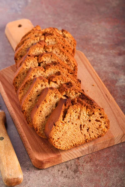 Gingerbread Spice Cake Sliced Board — Stock Photo, Image