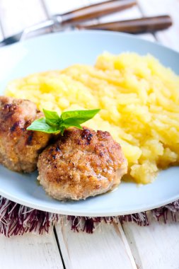 köfte ve patates püresi 