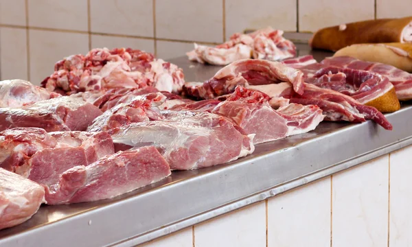 Inne surowe mięso na rynku — Zdjęcie stockowe