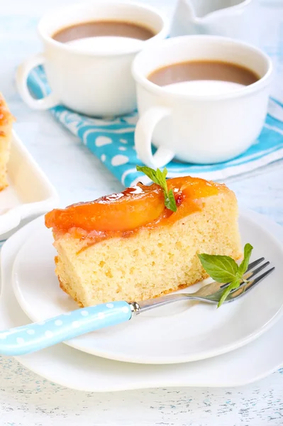 Peach upside down cake — Stock Photo, Image