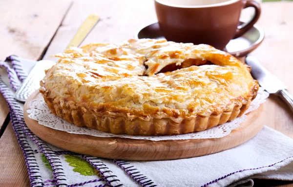 Puff pastry apple filling pie — Stock Photo, Image
