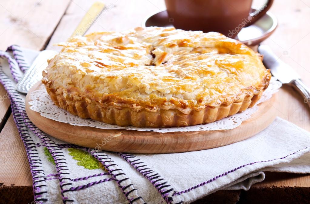 Puff pastry apple filling pie