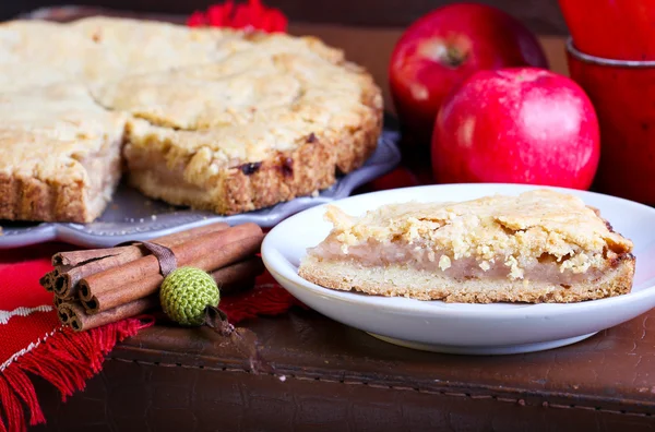 Cake with apple filling — Stock Photo, Image