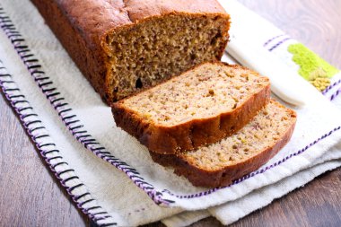 dilimlenmiş muz ekmeği