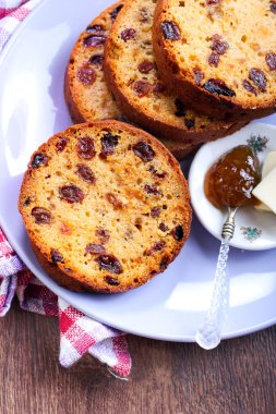 reçel ve üzümlü rulo 