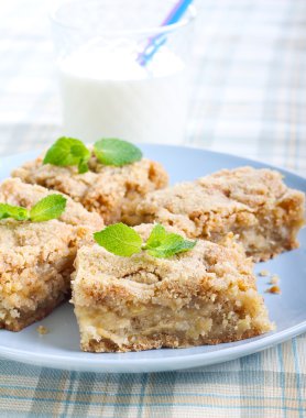 elma, tarçın çubukları 