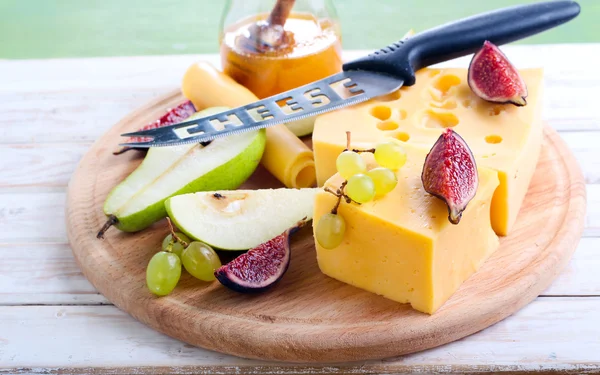 Cheese, figs, pear and honey — Stock Photo, Image