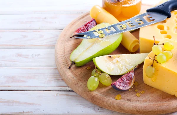 Cheese, figs, pear and honey — Stock Photo, Image