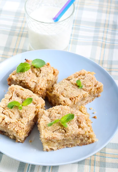 Apple, cinnamon bars — Stock Photo, Image