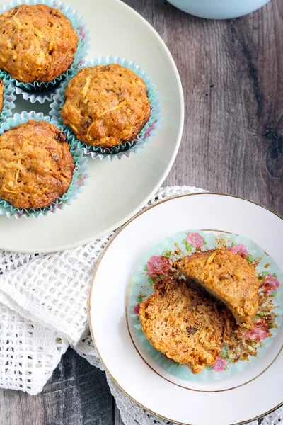 Muffins de cenoura e maçã — Fotografia de Stock