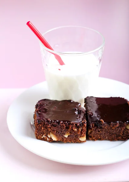 Rebanadas de chocolate y nueces — Foto de Stock