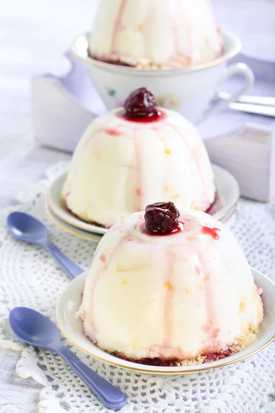 Yogurt dessert — Stock Photo, Image