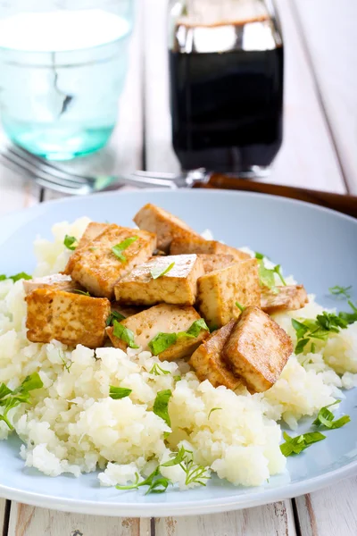 Tofu og blomkål - Stock-foto