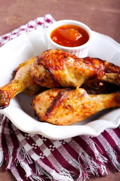 Gegrillte Hühnerkeulen — Stockfoto