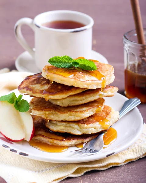 Apple pancakes — Stock Photo, Image