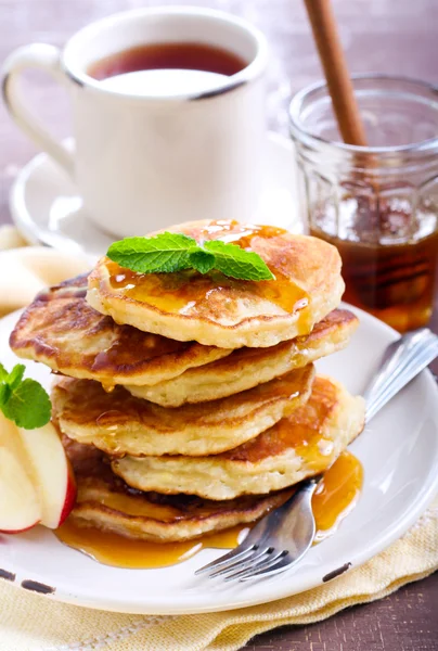 Apple pancakes — Stock Photo, Image