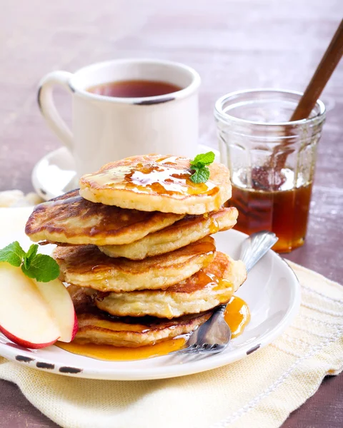 Apple pancakes — Stock Photo, Image