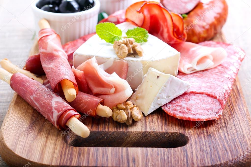 Catering platter with different meat and cheese