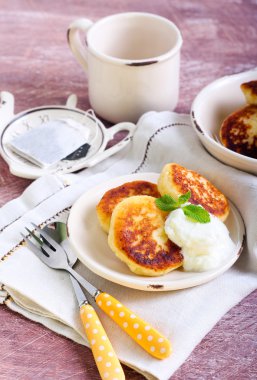 Süzme peynirli krep.