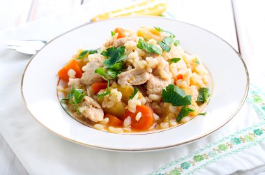 Tavuk göğsü ve sebze güveç