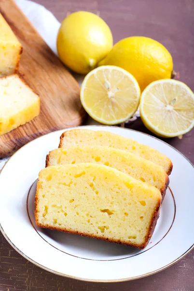 Lemon yogurt loaf cake — Stock Photo, Image