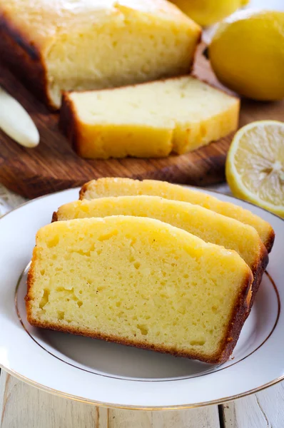 Lemon yogurt loaf cake — Stock Photo, Image