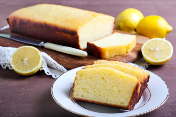 Lemon yogurt loaf cake, — Stock Photo, Image