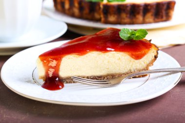 Bir dilim peynirli kek.