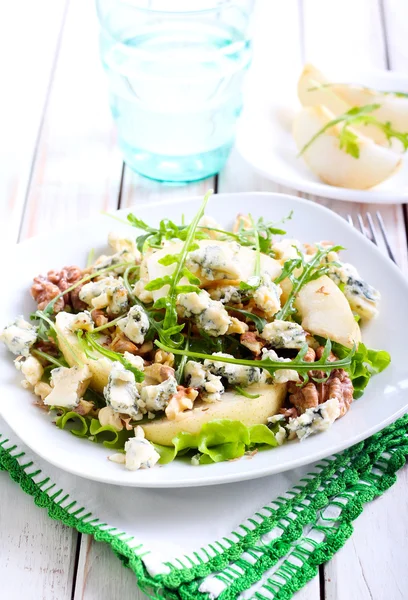 Pear, blue cheese and nut salad — Stock Photo, Image