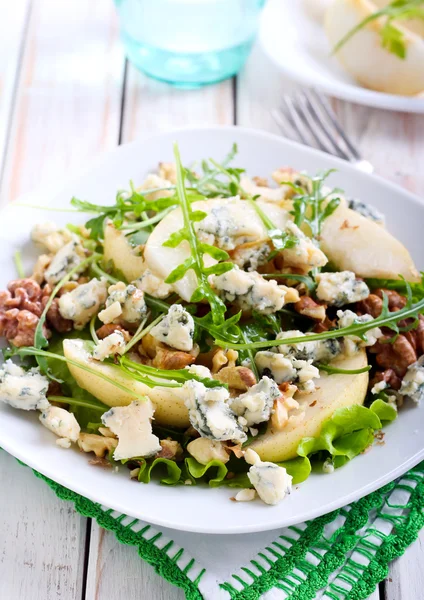 Pear, blue cheese and nut salad — Stock Photo, Image