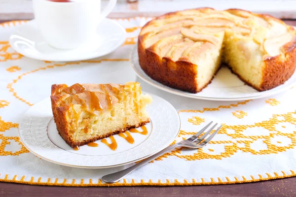 Rebanada de pastel de pera — Foto de Stock