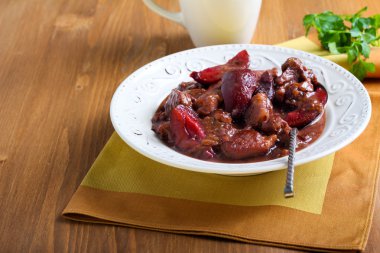 Erik ile domuz eti güveç